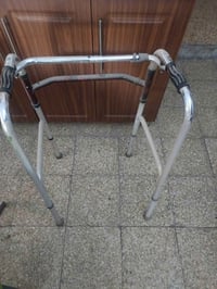 اخوان عكازه متحركه قيم بما يرضي الله  جديده ما مستعمله  ٠٧٧٠٥٣٩١٣٣٥ شه...