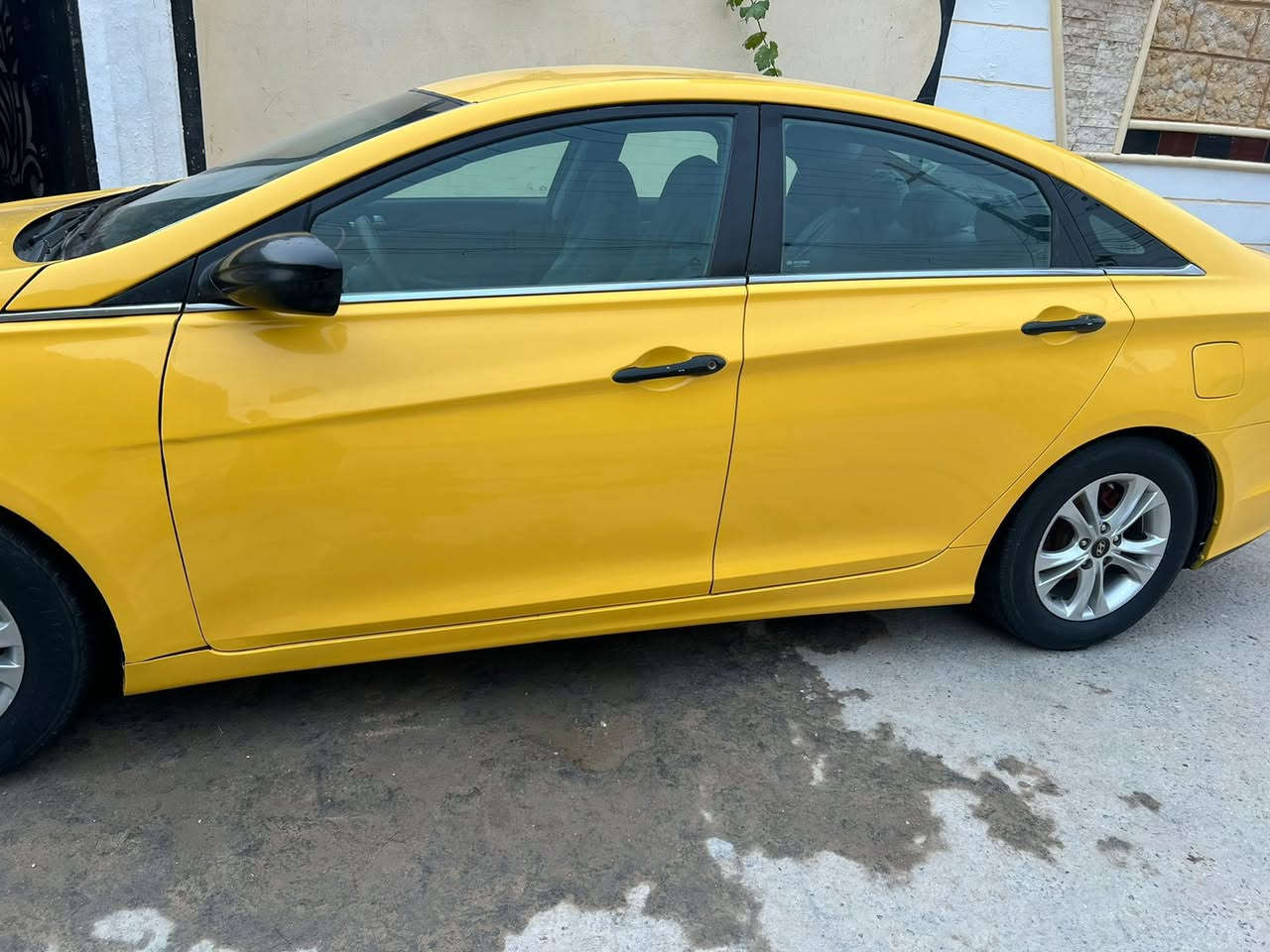 خويه رتبه من يمك ٢٠١٣ مكينه كير حداديه تبريد تخم تاير كله خير من الله حادثه جوملغ وبنيد بدون دواخل وبدون ارباك السياره خير من الله جاهزه للشغل من كل النواحي رقم بغداد انكليزي هستوه محوله بيه خط قاسم بغداد
***********
***********
