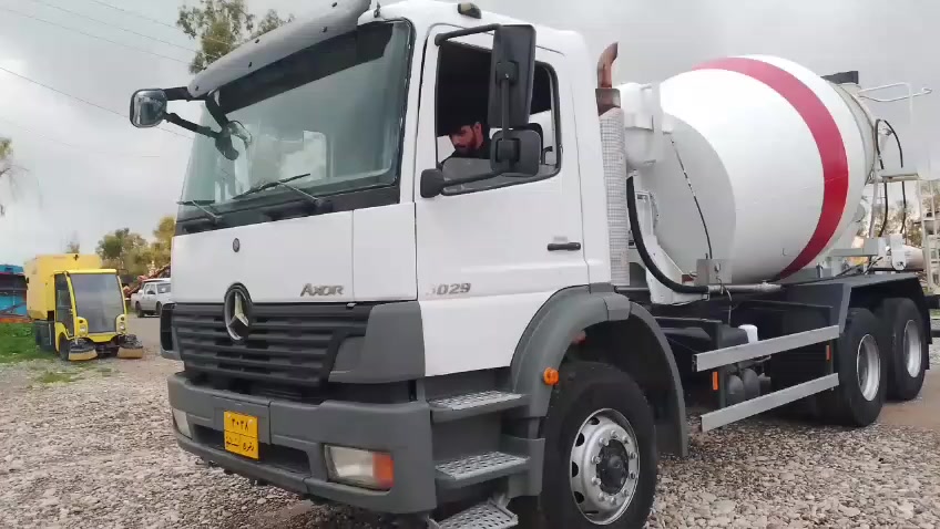 السلام عليكم 
خباطة موديل 2003 بلادي ما معله سكس ويل الجدر 8متر الجدر مصبوغ لجمالية رقم دهوك شرط التحويل السعر 3شدات وبي مجال 
***********
***********
***********
