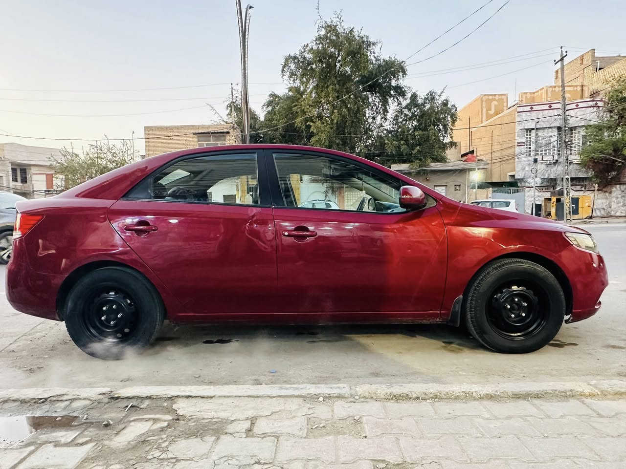 سلام عليكم حبايب كلبي سياره سيراتو مديل 2012موصفات السياره معروفه نص فول كير ومكينه وحداديه وتبريد مكفول رقم كربلاء السياره 3قطع صبغ اثر جراد شرط السونار بدون حادث وسنويه جديده مكان السياره كربلاء السعر 95وبيه مجال بسيط رقم الهاتف 
***********
***********
