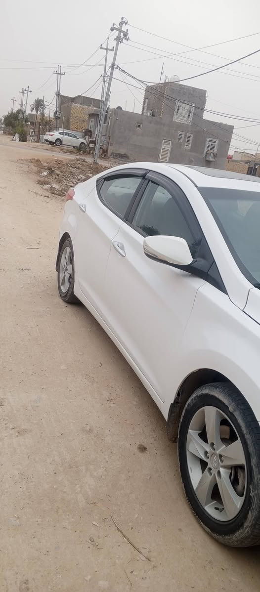 سلام عليكم النتراء موديل 2014 رقم نجف سنويه بسمي مداور ثاني يوم نافذة لغايه 2027 فول مواصفات فتحه تحكم جهتين اربع دسك خمسه ويل كب اشاره بل مري مري شفط حداديه خير من الله مكينه بيه راجز وخيط بخار بدون تنقيص كير تبريد تخم تاير كله عل شرط سياره بيه جمالغ صوب لعبري نص صبغ بدون فتح وجاملغ صوب السايق لخلفي بارد عل كد الدور لخلفي وبيه كارتات
 صبغ وباقي شوف العين السعر 120 وبيه مجال قليل ***********
