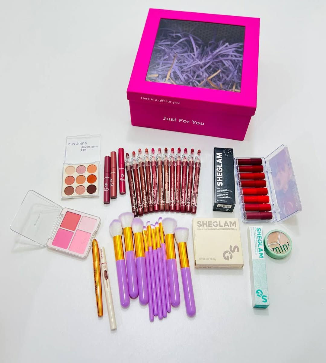 ✨💖 عرض عيد الحب المميز – لأنج تستاهلين الدلال كله 

خلي هالفالنتاين غير ويا باكج الجمال الكامل 
مجموعة متكاملة تخلي إطلالتج رومانسية وجذابة من أول لمسة!
▫️ محتويات العرض:
▪️ مجموعة محدد الشفاه (Lip Liner Set) – ألوان ثابتة تناسب كل الروج
▪️طقم روج سائل مات (Matte Liquid Lipstick Set) – درجات حمراء ورومانسية جذابة
▪️روج قلم كريمي (Cream Lipstick Pen) – سهل الاستخدام وثابت
▪️باليت ظلال عيون 9 ألوان (Eyeshadow Palette 9 Colors) – درجات ناعمة ودافئة
▪️باليت بلاشر 4 ألوان (Blush Palette 4 Colors) – توريد طبيعي ولمسة حيوية
▪️بودرة مضغوطة SHEGLAM (Sheglam Pressed Powder) – تثبيت ولمسة مخملية
▪️كونسيلر SHEGLAM Mini (Sheglam Mini Concealer) – تغطية مثالية للهالات والعيوب
▪️مجموعة فرش مكياج 12 قطعة (Makeup Brush Set 12 pcs) – تطبيق احترافي وسلس
▪️آيلاينر ذهبي (Gold Eyeliner Pen) – تحديد دقيق وثابت
▪️كونسيلر ستيك (Concealer Stick) – إضاءة وتغطية سريعة
▪️علبة هدية فاخرة (Luxury Gift Box) – جاهزة للتقديم بأجمل شكل

🌟🌟🌟🌟🌟🌟🌟🌟
للحجز لا تترددوا بمراسلتنا."😍💜
التوصيل بغداد والمحافظات💜🚕🚕

"جربها مرّة، وبتصير من اختياراتك الدائمة 💯
نقدّم لك الأفضل.. لأنك تستحق الجودة بدون مجازفة ✅"
#اكسبلور #اكسبلور_تيك_توك #fyp #foryou #foryoupage #ترند #ترندات #viral #مشاهير #ضحك #تحشيش #ابداع #محتوى_عربي #محتوى_راقي #محتوى_ترفيهي #محتوى_مفيد #محتوى_بنات #محتوى_جميل #تصميم #فلوق


**إذا كنت صاحب هذا الإعلان وتريد حذفه لأي سبب، رجاءا أرسل رسالة إلى الدعم الفني**