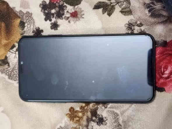 سلام عليكم عندي 11برو ماكس ذاكره 256 تلفون نضيف مبدل شاشه وبطاريه تفصيخ معا جميع ملحقاته  اريد اراوس ب12عادي رقمي *********** عنوان بغداد
