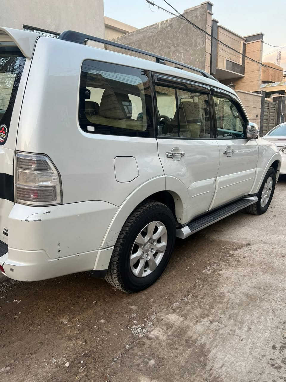 - دمام- سلايد- تحكمات استيرن جهتين- كراسي كهربائية مغلفة كامل
محرك 3500 
-صيانة عامة مسويلها
- تايرات جديدة تخم- باتري جديد
- صدر امامي خلفي كله تبديل جديد
- تبريد، تبديل  الفريز الداخلي، وصيانة اله- الراديتر تبديل بأكبر
مكفولة فقط شخوط بالبلاستيكات مال الدعاميات. البدي والكير والمحرك مكفول 
- السعر المطلوب: 20,000 دولار وبيها مجال رقمي ***********
