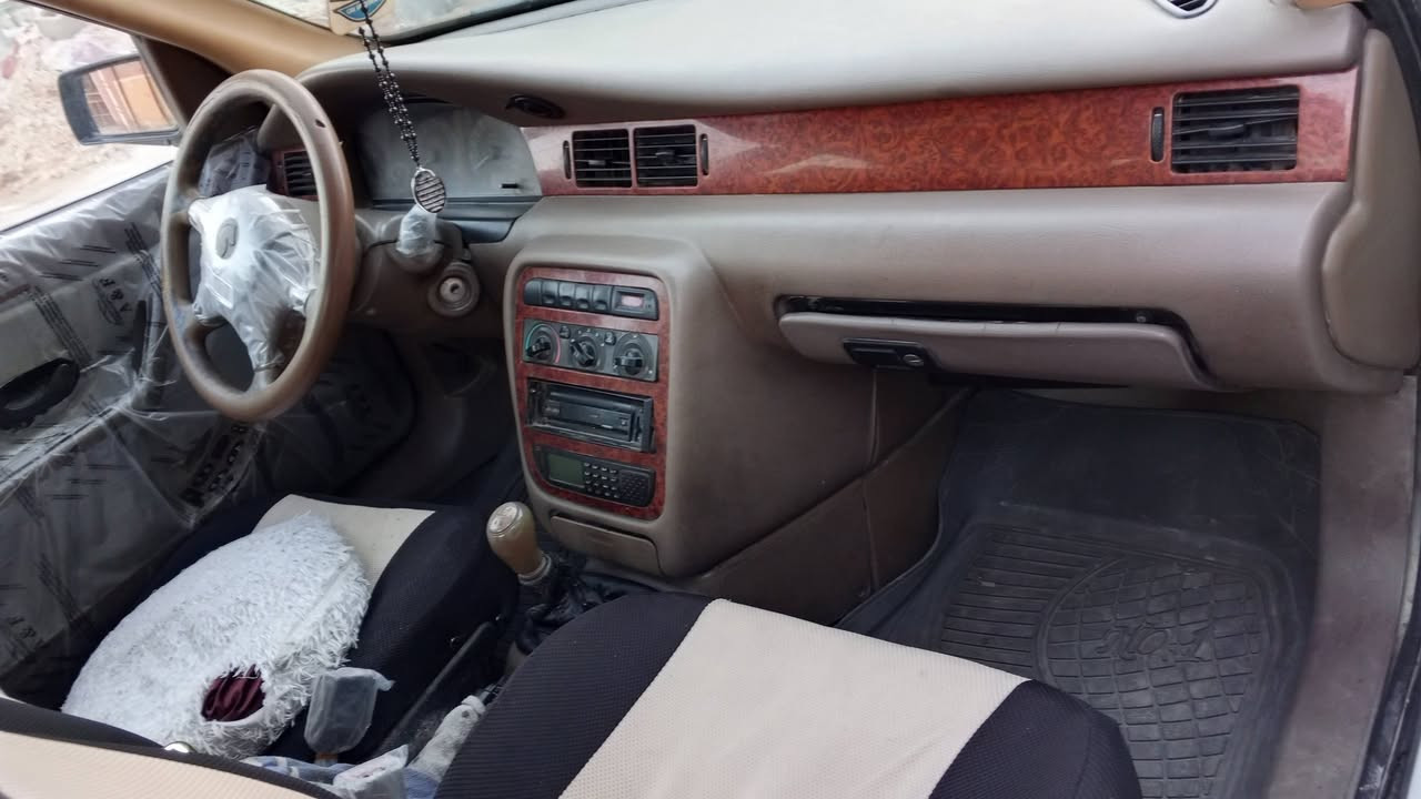 السلام عليكم سيارة سمند خصوصي مكينة فرنسي سيارة جاهزة من كلشي تبريد ثلج ... بيهة بنيد مصبوغ بكانات بيهة صبغ قليل 
بغداد مشروع وطني 
بسمي هزة جديدة كبل تحويل 
***********
