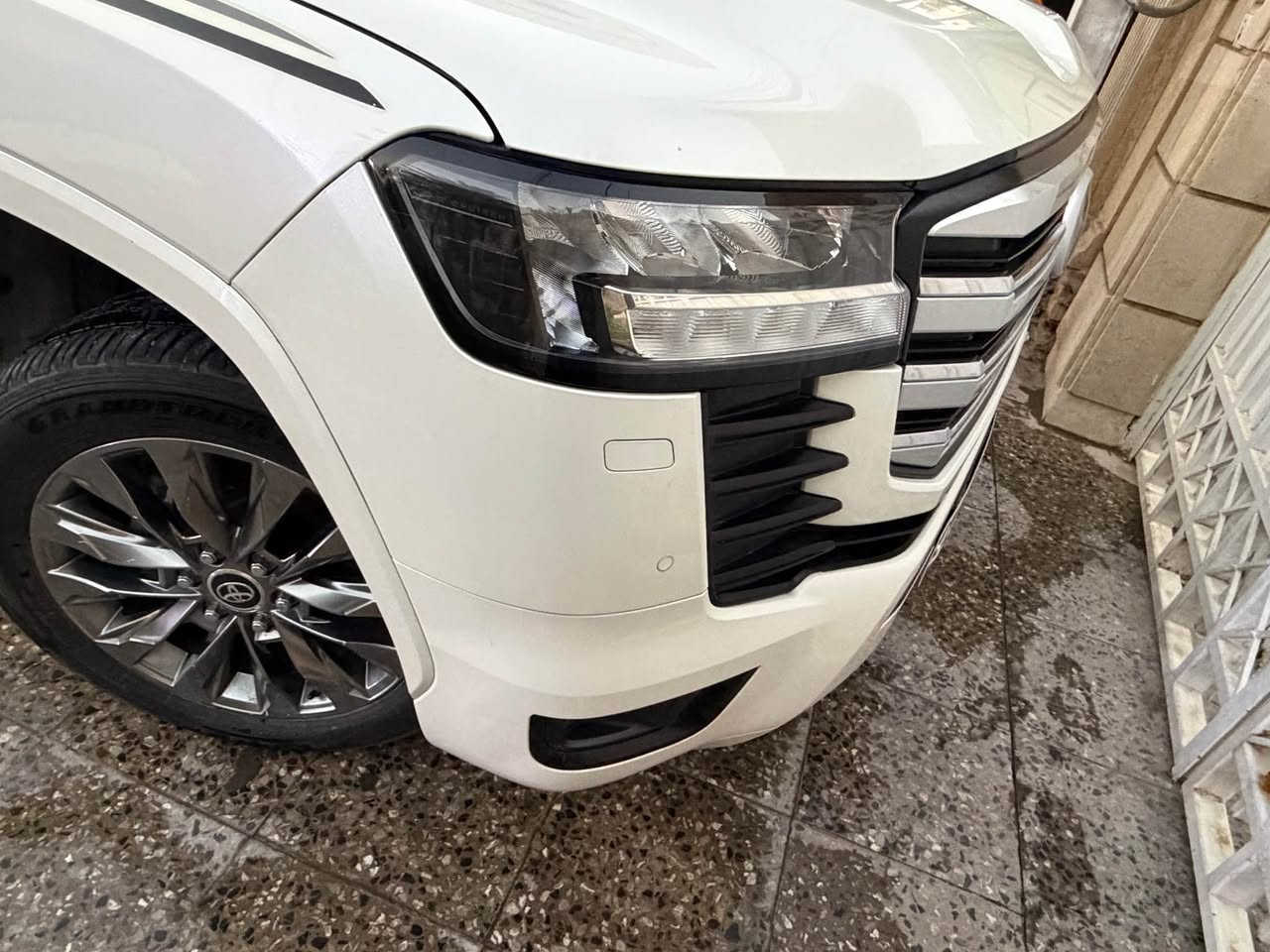 السلام عليكم لاندكروز بريمية gxr 2022شكل جديد محرك ٤٠٠٠ تنفس طبيعي مكفولة من الصبغ والحادث ماشيه ٦٧كم مواصفات كشنين كهرباء كامرات محيطيه حساس امامي خلفي صندوق كهرباء رادار مري شفط ٣شاشات وباقي المواصفات المعروفه السعر ٦٣ وبيها مجال بسيط مكاني بغداد الكرخ.   للاستفسار *********** بغداد, العراق
