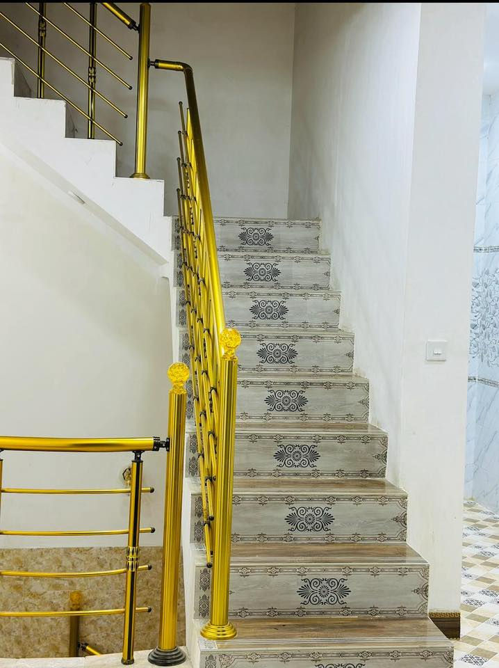 السلام عليكم بيت اللبيع 
مساحة ٢١٠ 
واجهة 10 
بنيان حديث  ٣ غرف نوم 
حمامات ٣ حديقه 
شلال داخل الحديقه 
حديقه داخليه 
طابقين 
الارضيه مرمر والبيت كله سيراميك 
سند ٢٥ 
سبع قصور شارع ابو علي 
ثاني بيت ع شارع 
***********
