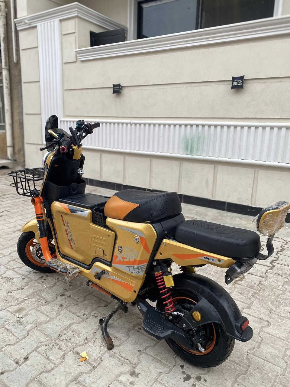 ‏دراجة شحن إكس 900 بيها ضرر قليل كدامكم موضح بالصوره بيها قطع بواير الشاشه والاناره الگلوبات احنه بخدمتكم 

واتساب ***********
