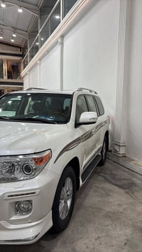 لاند كروز 2013 بريم اصل ماشيه 70 الف  كفاله السياره بيها بارد قليل  سو...