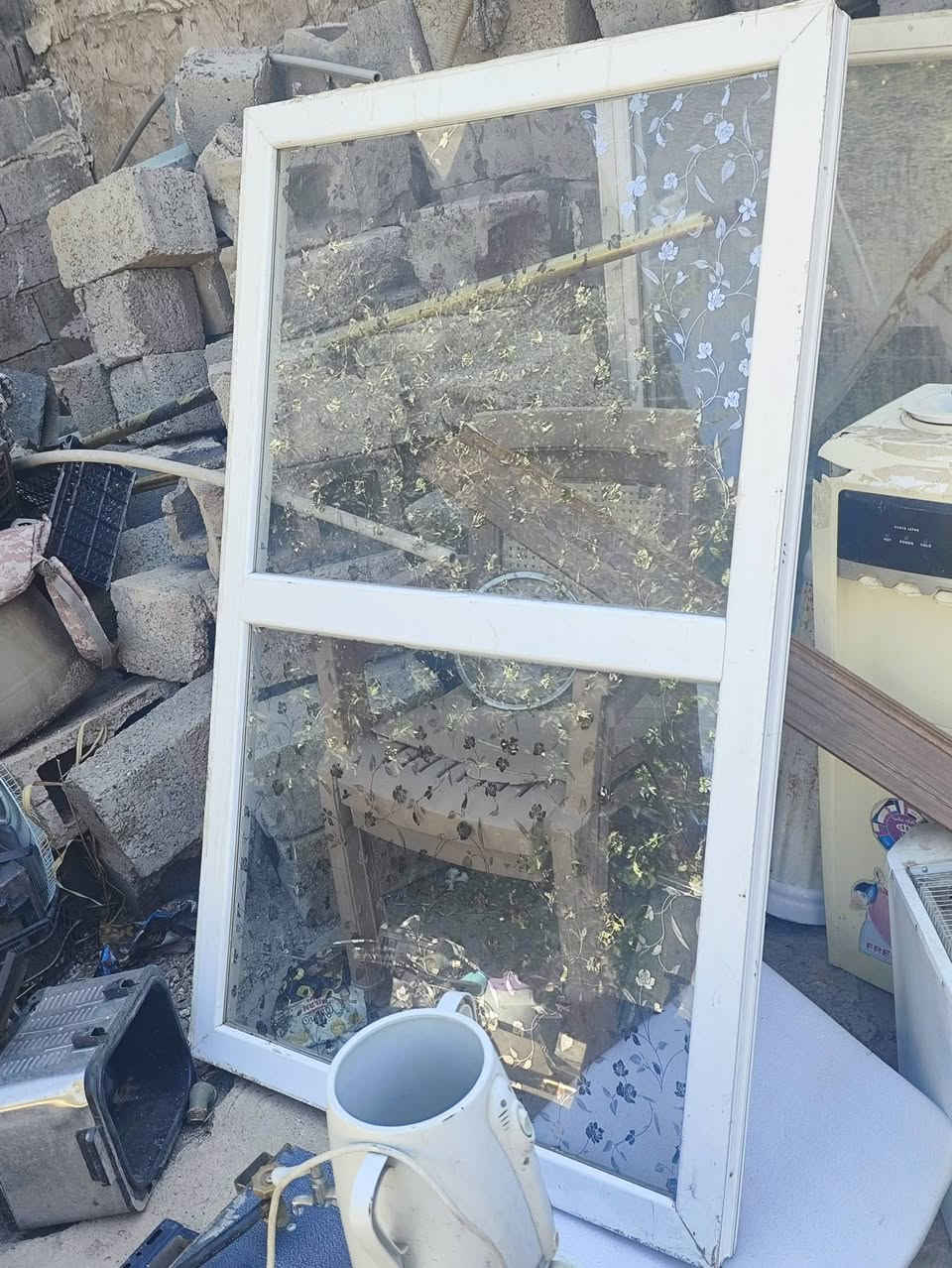 السلام عليكم غراض للبيع الشراي يتصل كركوك عروبه 
الشوايه 80
البراد 80
ثلاجه صغيره 35
تانكي 25
شباك 25 
***********
