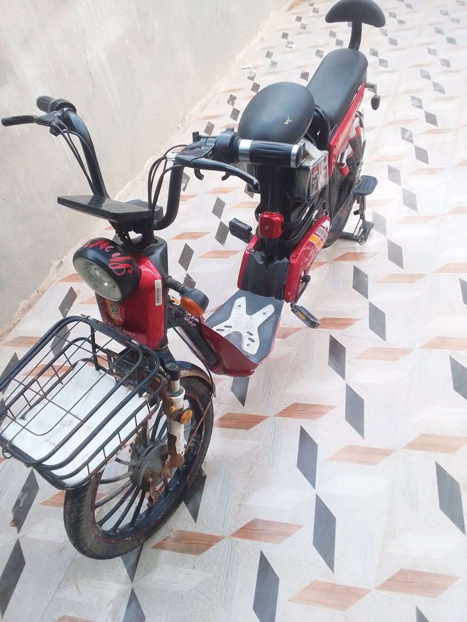 سلام  عليكم بيسكل شحن للبيع سعر 250بي مجال  عدد بطاريات ٥ بطاريات جديد بعقوبة كطون ***********
