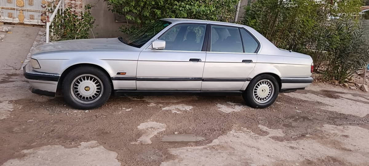 السلام عليكم BMW 730i رقم بغداد تبريد  حدادية 80/ سعرها 48 مكاني نجف ***********
