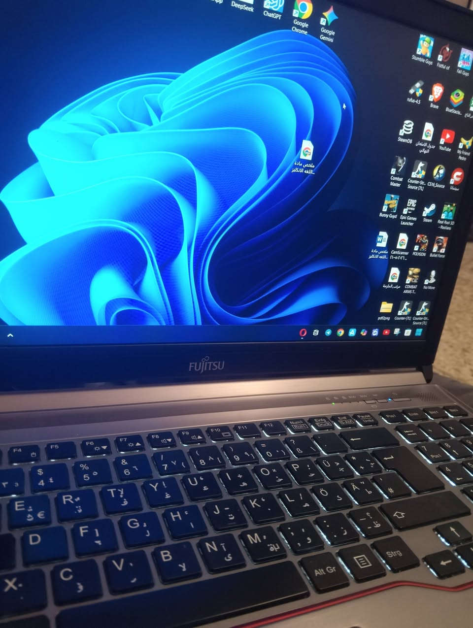 السلام عليكم
الابتوب للمراوس pc او للبيع 

لابتوب Fujitsu LIFEBOOK E756 ياباني أصلي بحالة ممتازة
​
​🔍 المواصفات الفنية للجهاز:
​الموديل: Fujitsu LIFEBOOK E756 (صناعة يابانية بالكامل Made in Japan).
​المعالج: Intel Core i5-6200U CPU @ 2.30GHz up to 2.40 GHz.
​الذاكرة العشوائية (RAM): 8.00 جيجابايت.
​النظام: Windows 11 Pro أصلي ومفعل.
​لوحة المفاتيح: كيبورد كامل مريح يدعم اللغتين العربية والإنجليزية، مع إضاءة خلفية (Backlit Keyboard) وقارئ بصمة مدمج للأمان

ملاحظة الابتوب يحتاج رامات 
متواجد واتساب 
***********
