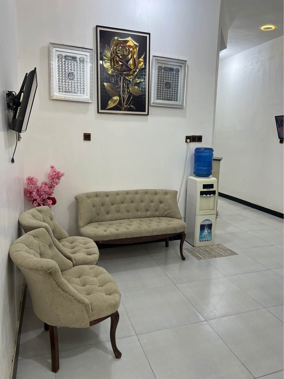 السلام عليكم دار للبيع مساحة 100 م منطقه حجي حسن دكتور حميد اول فرع منطقه حلوه هادئه   البيت معروض مع الاثاث. بناء 2025  شرط كله درجه اولى  اي استفسار اتصال ع الرقم *********** عمارة, ميسان
