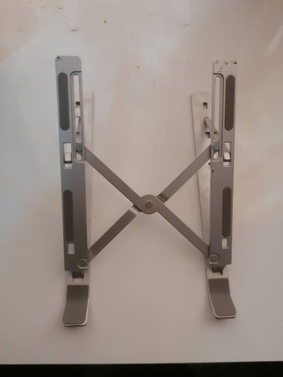 لابتوب Victus 15 نظيف 
GPU : RTX 2050 
CPU : I5 13420H
RAM : 16 GB 3200MHZ DDR4
SSD : 512 GB NVME M.2
Monitor : IPS FHD 144HZ 
Charging : 150 W
+ الشاحنة الاصلية  
+ ستاند هدية 
+ ماوس هدية Scorpion M803W
السعر : 800 الف و بي مجال 
مكاني : النجف المشخاب


**إذا كنت صاحب هذا الإعلان وتريد حذفه لأي سبب، رجاءا أرسل رسالة إلى الدعم الفني**