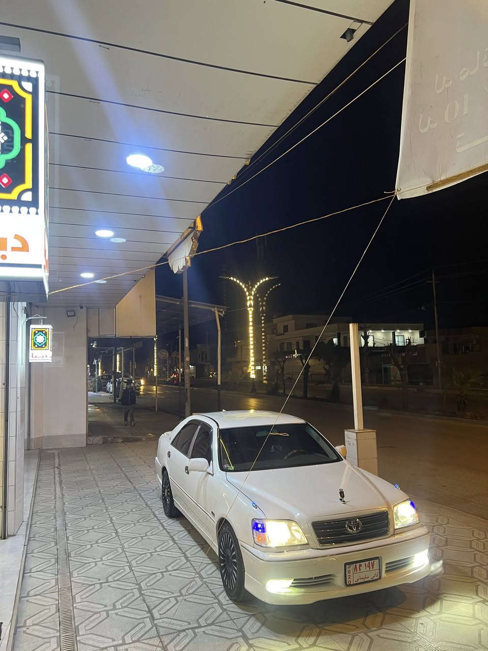 بەناوی خوا مەلیکە بڕاوە D4بچوک
سەیاررەکە دودوگمەی پەردەیە 
ئاوێنە کارەباو ئاوێنە شەفتە
چوار کوشن کارەبایە
سەیارەکە نمونەیە لۆک لۆکە 
لەڕسمەکەیە چۆنە ڕوبەڕو زۆر جوانترە
گێڕومەکینەی بەشەرتی سەت وەستا
هەیکەلی شوشەی
سەقفی شوشەی
سەیارەکە یەک دوسەو پەنجای مەسروف تیا نیە
تەقەو ڕەقەی بەشەرت
هیچ نوقستانیەکی نیە 
سەیارە هیماڵە هی مەحرەز نیە
تابڵێی جوانو دانسقەیە
شوێن ڕانیە  
سعر ٤٣مەحامەلە


**إذا كنت صاحب هذا الإعلان وتريد حذفه لأي سبب، رجاءا أرسل رسالة إلى الدعم الفني**