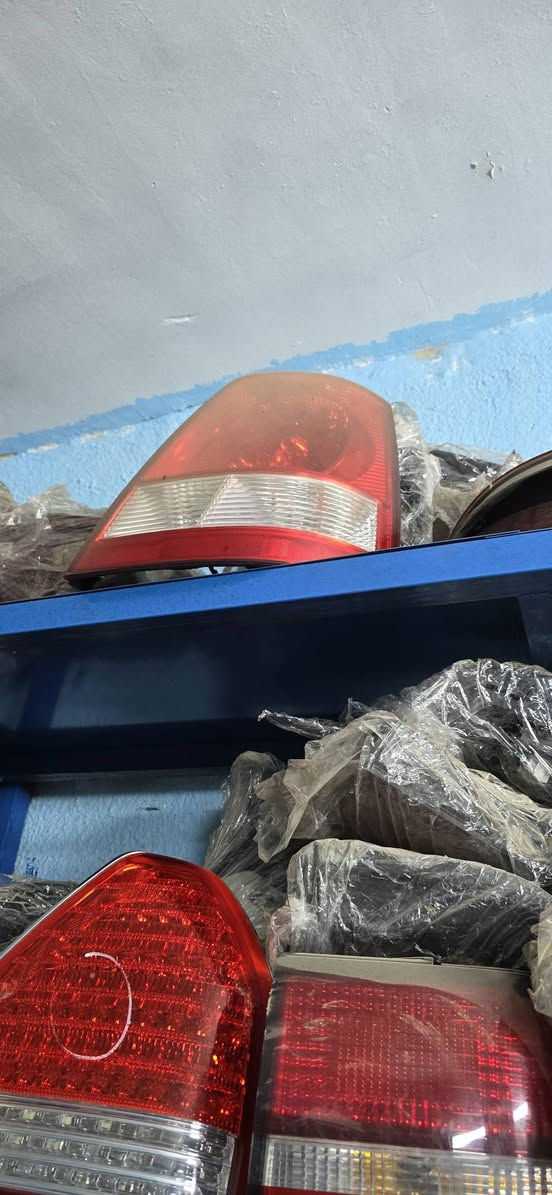 السلام عليكم ورحمة الله وبركاته 
يعلن مجمع عباس الربيعي 
عن وصول حاوية لايت وبك لايت جميع انواع السيارات الكورية وغيرها
للمعلومات والاتصال  *********** ويتوفر كميات كبيرة جدا والبيع جمله ومفرد بسعر الجمله
