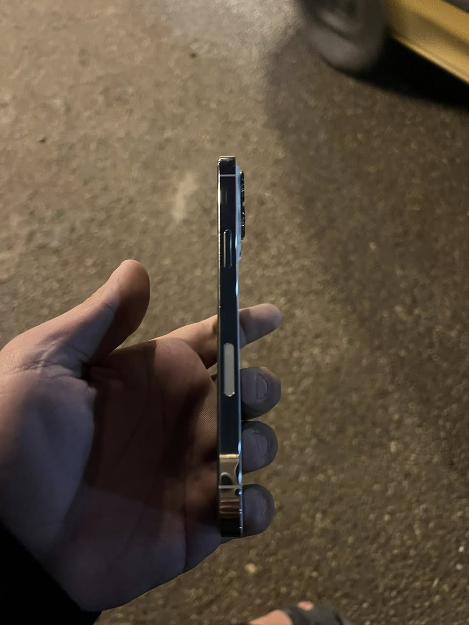 13 برو ماكس جديد جدا نضيف لون ابيض ذاكرة 256 عنوانه بغداد بطارية 90 الرقم *********** السعر 700 ألف
