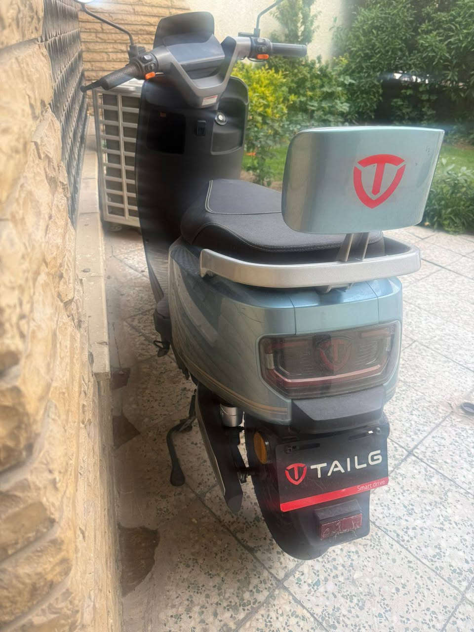 سلام عليكم
متاح دراجه شحن نوع { TAILG }  معروفه مواصفاته 
==========================================
مواصفات..... 
ملف 2000 w حقيقي ماشيه تقريبا ١٠٠٠ كم يعني مامستخدميهه بطاريات مبدل 4 جدد فقط واحد نص عمر
عدد الباتريات 6
لايت عالي ناصي
رماش 
دبل اشاره 
بريكات هادروليك
دبلان غاز طسه ناعمه

تمشيك 70/75 كيلو بشحنه وحده

 3 سرعات
نظام R 
نظام P  
مكانهه الكراده العرصات 
السعر ٧٥٠


**إذا كنت صاحب هذا الإعلان وتريد حذفه لأي سبب، رجاءا أرسل رسالة إلى الدعم الفني**