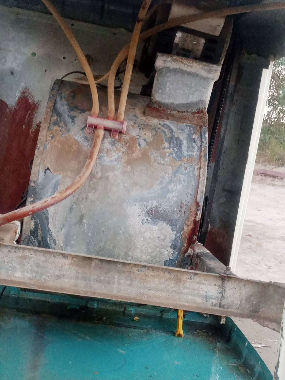 مبردات وحده وصط وحده كبيره مبدل حوضها البيع ثنينهن اب 80الف شغالات مواطير اصليه  ليف كارتون مكاني عفك ***********.وحده منهن وصط ازركه
