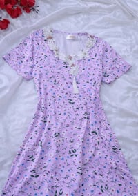 أخضر • نقشة ورود • دانتيل وياقة