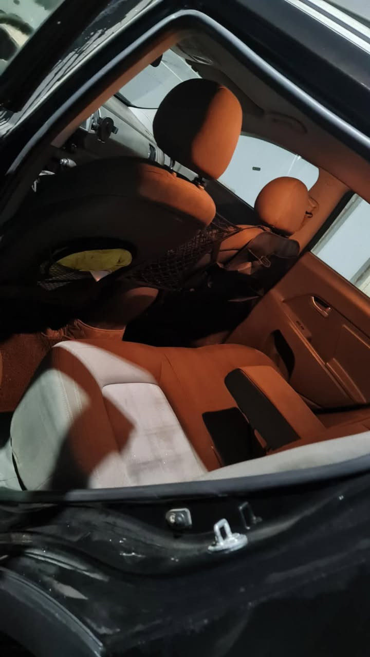 السلام عليكم سبورتج للبيع وارد امريكي محرك ٢٠٠٠ دوش لون اسود موديل ٢٠١٣ سعر ١٣٢ ورقه ***********
