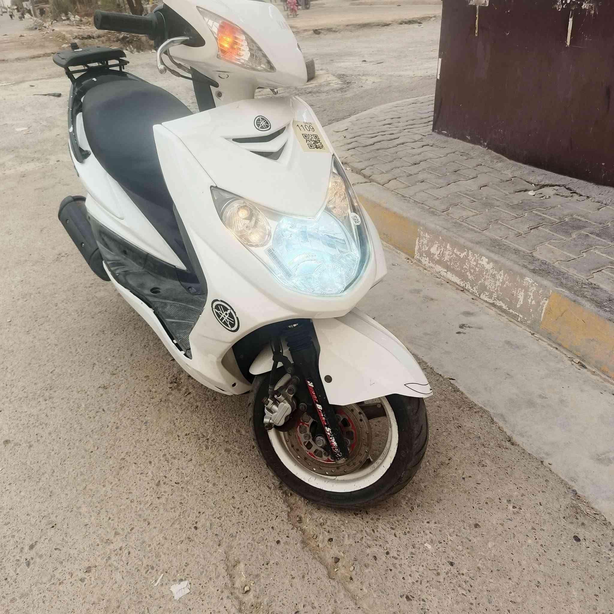دراجه نظيفه وقف لك اياها***********
