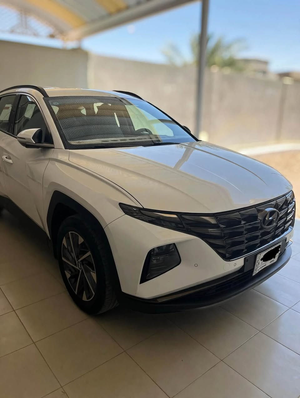 اللهم صلِ  على سيدنا محمد وعلى الِ محمد
🚗 للبيع 
Hyundai Tucson 2023
هيونداي توسان خليجي 2023
رقم بغداد وبأسمي
 🌍 المدينة – الانبار – الخالديه   
  🛣️  المسافة المقطوعة      - 90 الف كم  
--------------------------------------------
✅ المواصفات:  
هيونداي توسان خليجي 2023 🔥
فول مواصفات ما عدا القمارة حديد 🚗💪
نظيفة وعلى ايد وحده عدا بيها بارد جاملغ خلفي معدل بي دي ار والباب الخلفي شخط صغير مصلح كارت
✨ المواصفات:
• الموديل: 2023
• الوارد: خليجي
• الممشى: فقط 90 الف كم ✅
• المحرك: 2000 سي سي "دوش" اقتصادي وقوي
• نوع الكير: أوتوماتيك + عادي
✅ أنوار LED نهارية وخلفية
✅ كشافات ضباب أمامية وخلفيه
✅ نظام حفظ المسار وتحذير الخروج عن المسار
✅ حساسات أمامية وخلفية + كاميرا خلفية عالية الدقة
✅ مقود متعدد الوظائف مع تحكم صوتي وبلوتوث
✅ نظام مراقبة ضغط الإطارات TPMS
✅ نظام مانع الانزلاق + ABS + EBD + نظام الثبات الإلكتروني ESP
• كراسي  جلد كهربائية مريحة
• شاحن وايرليس 📱
• شاشة كبيرة مع نظام نفيگيشـن 🔍
• برادات بجوانب الدشبول الخلفي ❄️
• كاميرا، سينسرات، نظام توفير وقود
• داخلية نظيفة جداً
💰 السعر:  225 $
مكلف بالنشر للاستفسار يرجى التواصل على ***********
