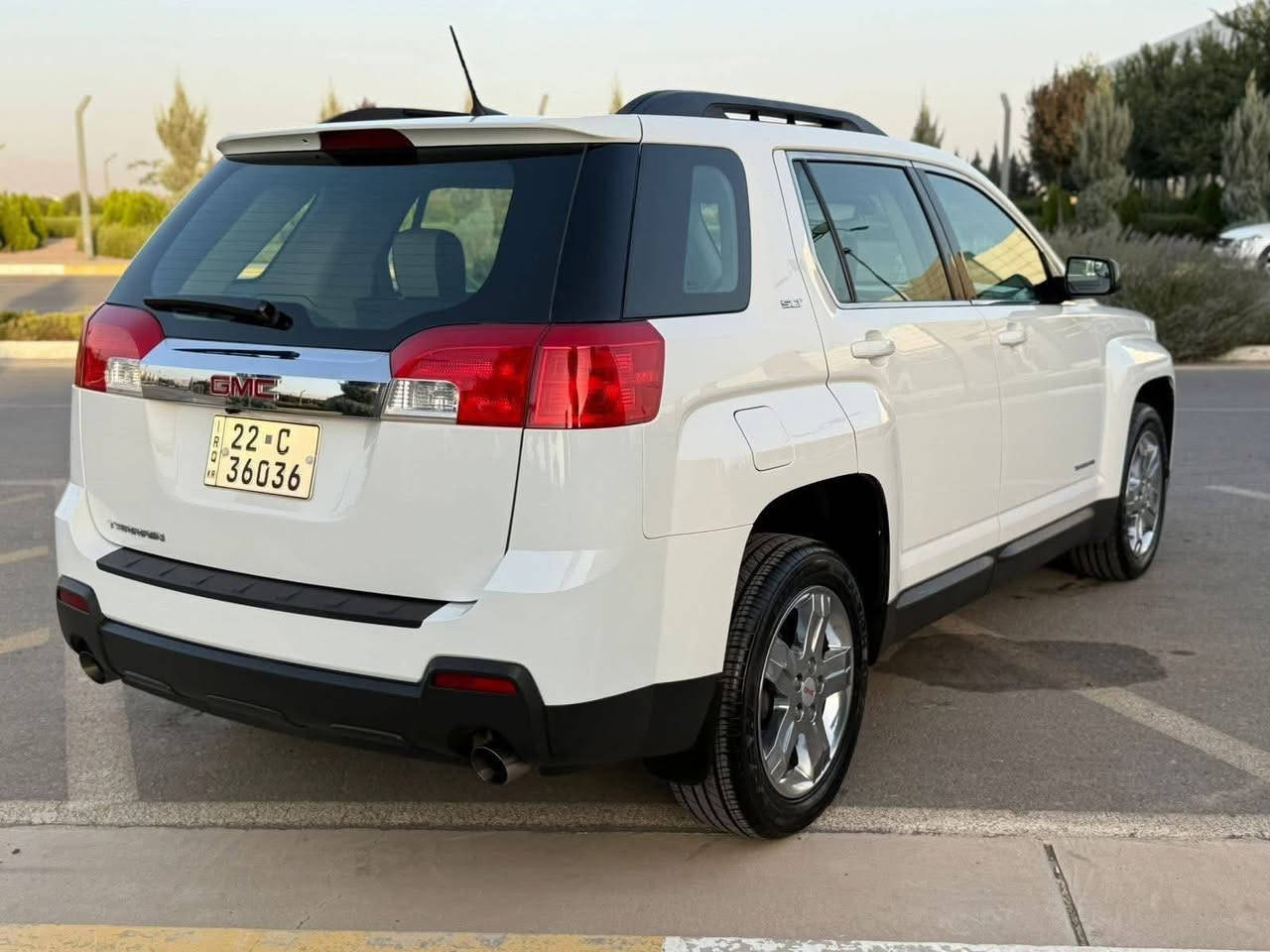 السلام عليكم جمسي تيران للبيع موديل 2013 سياره جديده مكينه 6 سلندر كير ومكينه ما مفتوح سياره ماشيه 60,000 حقيقي خليجيه السعر 155 وبيها مجال مكاني سليمانيه للاستفسار اتصل على هذا الرقم***********
