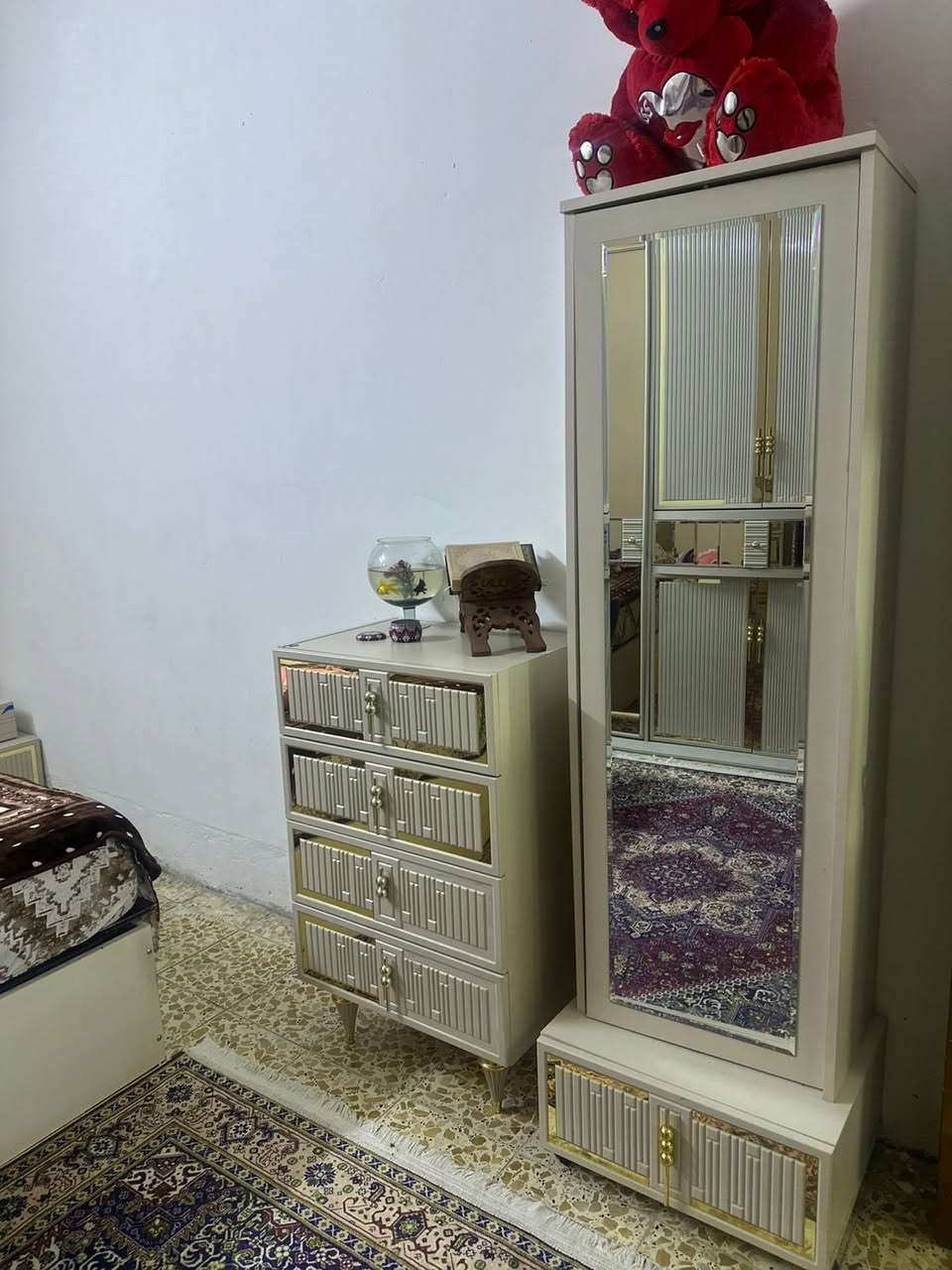 السلام عليكم غرفة نوم موديل كاترا جديد 10قطع غرفة نضيفة صاغ سليم الواقع احلئ من الصور بهواي المصدر فكتوريا مع اوراق الشراء والضمان المو شراي لايدخل رجاءً التواصل واتساب ***********
