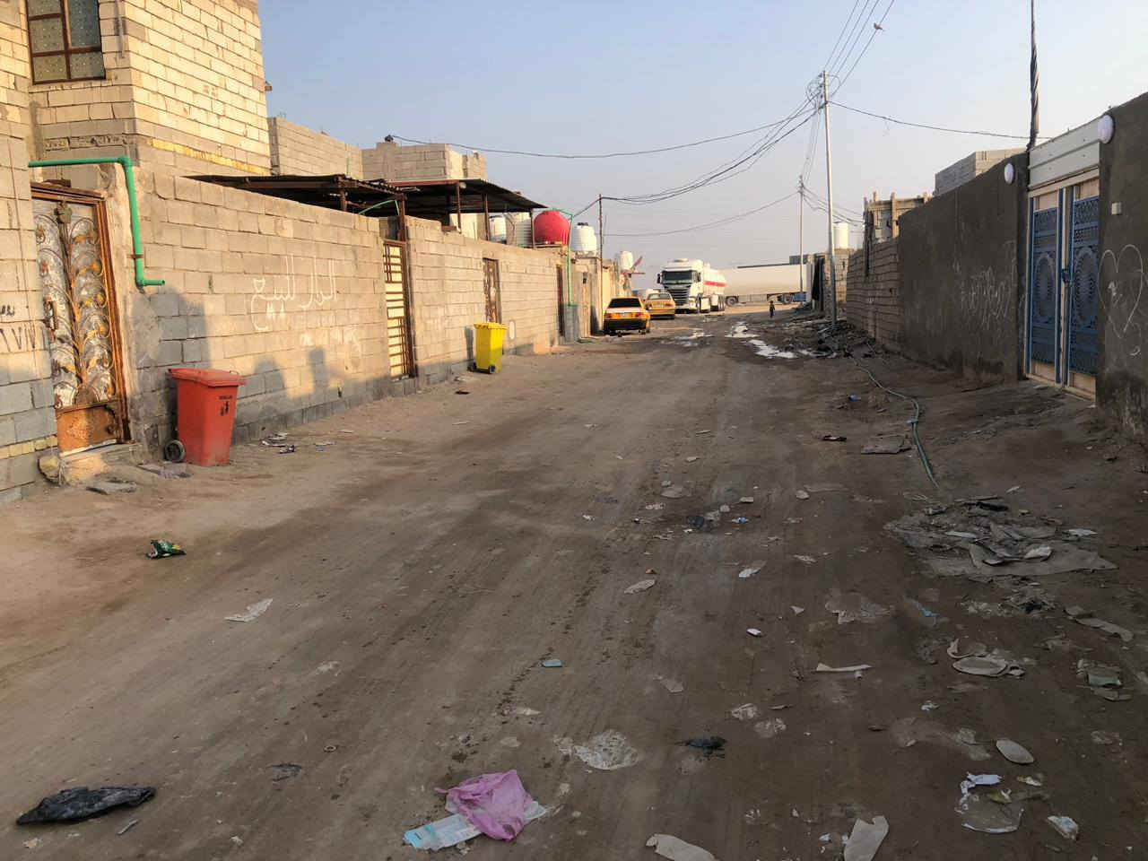 السلام عليكم اخوان بيت للبيع مساحته 80 متر لكن مرتب عرضه 3.5 ×20 عنوانه الزبير خلف المعارض متكون من حمام 1.5×2 ومنور (وغرفة نوم 3.5×5) (وهول 3.5×6.5) (ومطبخ 3.5×4.8 )وحوش بناء بلوك
بيت متكامل من كلشي ارضية سيراميك كلها من الطول للطول حمام ومطبخ سيراميك ارضي وجداري البيت كامل كهرباء راقيه ومرتبه بورد كهرباء يصلح بناء طابق ثاني السقف عكاده مصبوبه جوينات مايخر ابد. رايده17 مليون وبي مجال ‏‪***********‬‏ علاوي ابو الخصيب, البصرة
