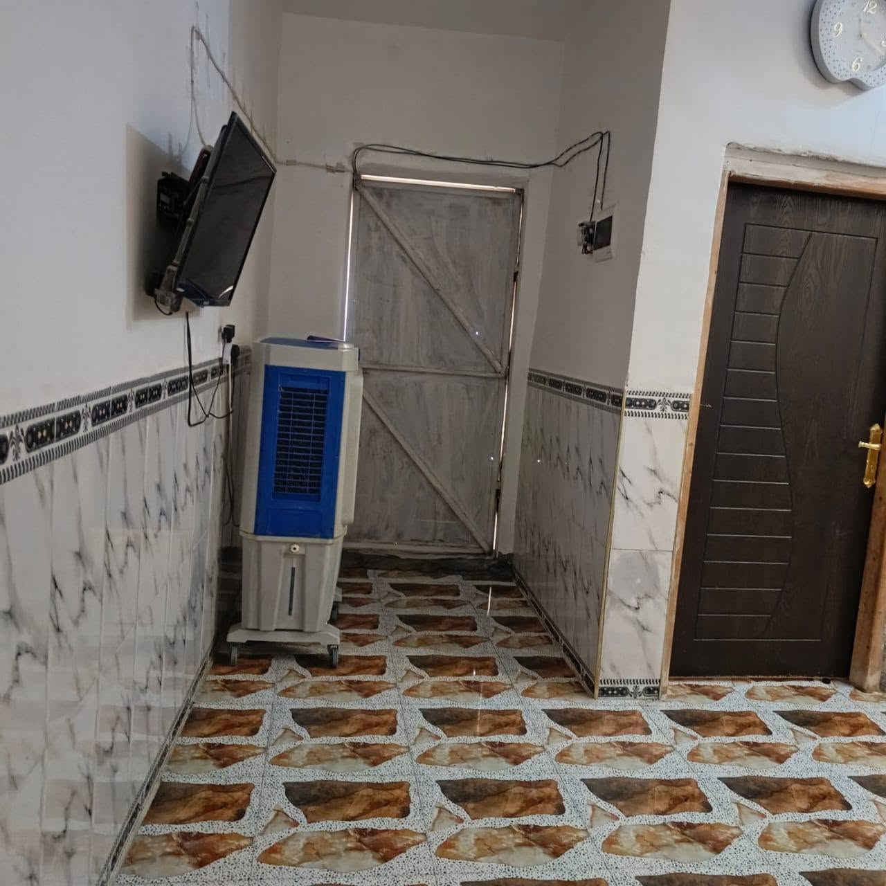 سلام عليكم بيت لبيع تجاوز نص قطعة  قريب على شارع نور ابو سيرميك  غرفتين كبار وترك وصحيات    مساحة 90  سقف سندويش  سعرة 10 وبي مجال رقم صاحب البيت  ***********🤎
سلام عليكم بيت لبيع تجاوز نص قطعة  قريب على شارع نور ابو سيرميك  غرفتين كبار وترك وصحيات    مساحة 90  سقف سندويش  سعرة 10 وبي مجال رقم صاحب البيت  ***********🤎***********
