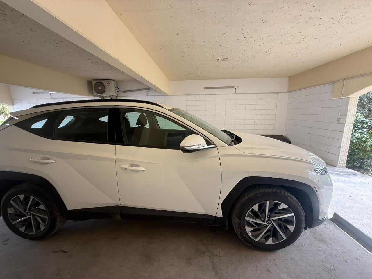 السلام عليكم
للبيع توكسان مديل  2023 خليجي شركه الاولى ام الضمان 

فول عدى البنوراما 
كفاله عامه من التبديل والصبغ والبارد 
وكير مكينه كفاله
 
رقم بغداد الجديد وبأسمي وتحويل مباشر

ماشيه 53 الف
اسبير وعده وكتلوكات الشركه
السياره بعدها بالضمان 

داخل اسود ، مقاعد اماميه كهرباء 
تبريد قطعتين ،شاحن تلفون
سايد بريك دكمه ، اوتو هولد
مود درايف ، نظام المنحدرات 
حساس امامي ، حساس خلفي 
شاشة  كامره متحركه ، بردات خليفة 
مكينه 2000 ، تشغيل عن بعد 
اريل نفكيشن ، بقية المواصفات المعروفه 

مكان السياره بغداد الرصافه
ملاحظه ( بيها زلوغ بالدعاميه مثل ماموضح بالصور )
السعر 205 وبيه مجال للطيبين

للاتصال 
***********
