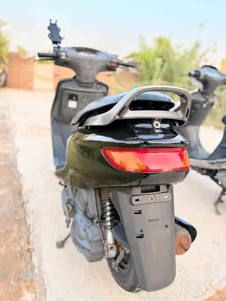 السلام علیکم
فراشة حاوية فول نضافة شلعة معدل نعومة دراجة ختم واحد مابیه نقص برغي تجي تفحص مکاني دغاره رایده 575 وبيه مجال بسيط  ***********
