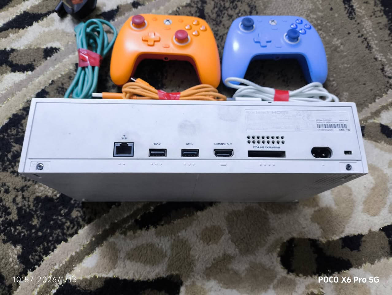 جهاز اكس بوكس سيريس اس للبيع
الذاكرة512 جهاز اي عيب ما بيه

يأتي الجهاز مع كابل hdmi اصلي سريع بطول 3 متر يدعم 120فريم

الجهاز يأتي مع 2 من الجويستكات من gameser

السعر 290 وبيه مجال بسيط للشراي

الجهاز مفتوح للتنضيف فقط

للتواصل ***********
