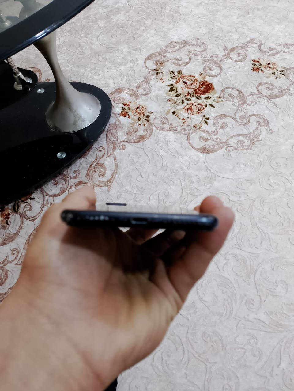 سلام عليكم ايفون 7بلس جهاز نضيف شاشه بلادي ما مبدل ولا فطر وحته بطاريه بلاديه كلشي ما مبدل بي كامرات واضحه كلش بصمه شغاله سيم كارت شغال صامت شغال شبكته فول حيل نضيف بيع او مراوس مع xrمحور او عادي شراي خاص او خابرني***********مكاني قادسيه
