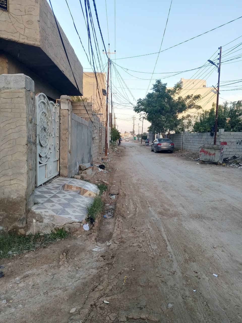 قطعه أرض للبيع المساحه 185متر موقع الأرض شارع أسواق الغدير خلف دور القظات طابو زراعي 
***********
