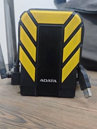 هارد من ماركة Adata يرهم على كل الاجهزة وكل الانواع الذاكرة 1000 جيجة ...