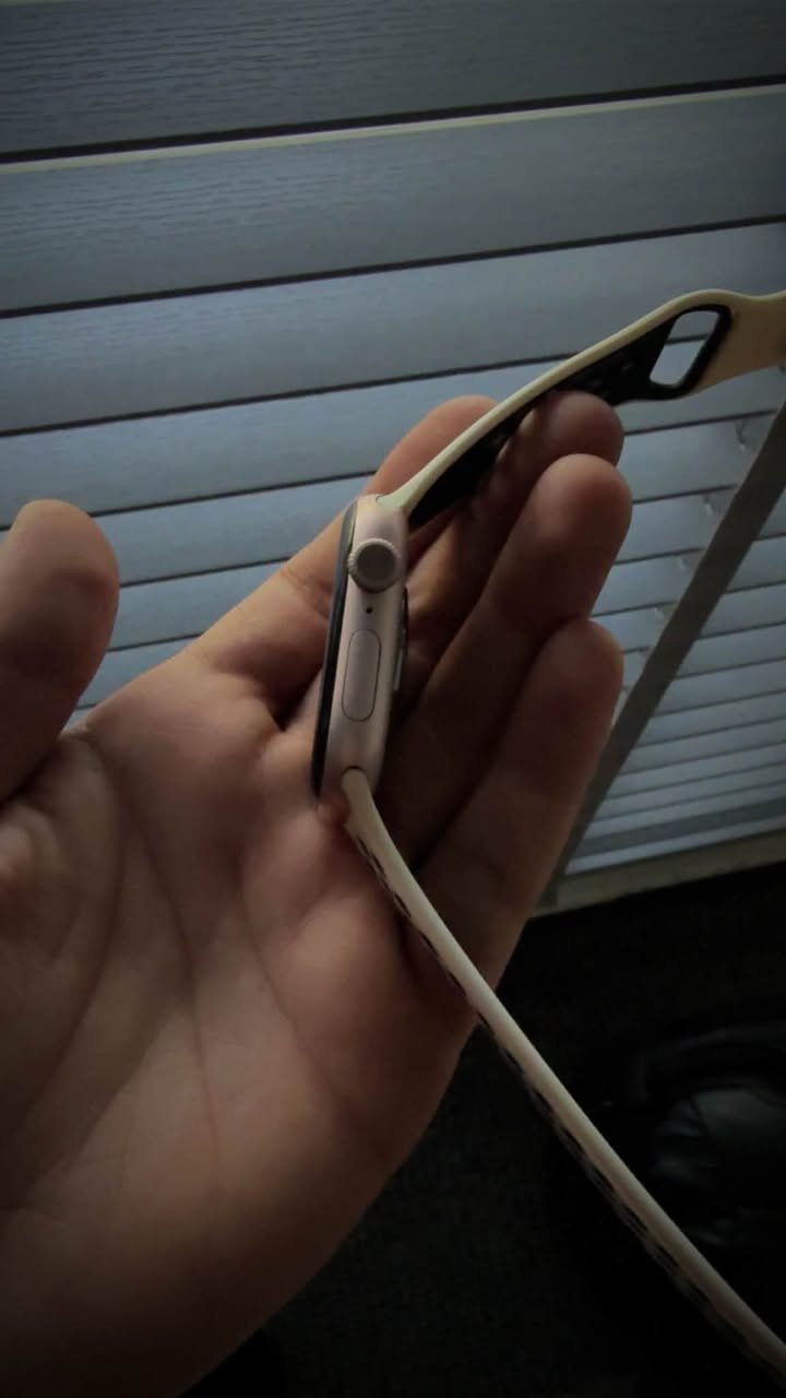 ساعة Apple watch sirres الجيل 10 لون ذهب وردي حجم 46 بطارية 92 مكانها بغداد حي القاهرة او حي القادسية السعر 325 للاستفسار *********** مموجود بالتعليقات
