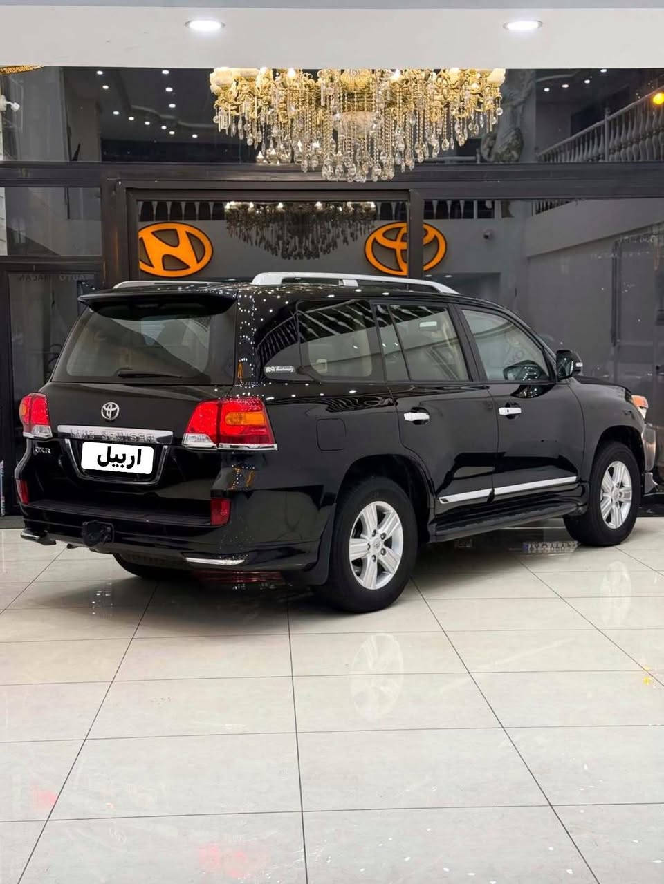 السعر 373 ورقه وبيه مجال كفاله عامه
لاندكروز 2014 فول مواصفات بريم اصل
فتحة سلايت
مقاعد جلد دواخل صاج 
كشنات كهرباء 3 دكم 
بصمة تشغيل وابواب
تشغيل عن بعد 
8 ايرباك
زراك لايت
طفاية
ثلاجة فريز
7 راكب 
تبريد مركزي 
شاشة وكامرة
فور ويل 4X4
مري كهرباء شفط  واشارة بالمري
تحكمات 
حساسات امامي وخلفي
لايتات زنون عدسة متحركة
كشاف زنون
باقي مواصفات الاندكروزر معروفة
السيارة مكفولة كفالة عامة 
رقم اربيل الجديد بأسمي
للتواصل‭0771 828 2004‬
