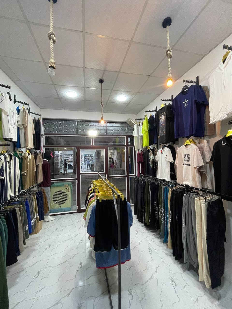 السلام عليك 
محل ملابس لألبيع معى موقعة او تاخذة غراض كامل ماناقصة شي المكان سامرا حي الدوانم 
سعر 3 مليوم بي مجال الستفسار
 الانتصال ***********
