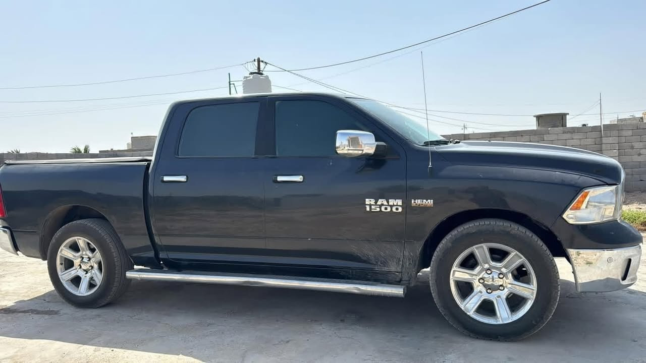 بسم الله
للبيع دوج رام 2018كلاسك  
محرك 8سلندر حجم 5.7L 
السيارة ضربتها امامية بنيد وجاملغ بارد وصبغ فقط ب الجاملغ ( كلشي موضح بالصور)
داخل جلد وتدفئة بالكشنات 
جامة خلفية كهرباء
لايت وبلوجكتر لد وبك لايت لد (سستم زينون)
ستيرين تدفئة
تشغيل عن بعد
سنوية بأسمي تحويل بنفس اليوم 
رقم بغداد 
السيارة جاهزه من كلشي وتم عمل ادامه كامله 
ورايدها $220
***********
