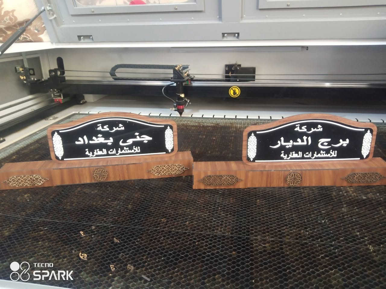 #استاند مكتبي 
تصميم وتنفيذ 
حسب الطلب
خشب او اكرلك 
اسعار مناسبه 
للتواصل معنا 
خاص او واتساب
***********
