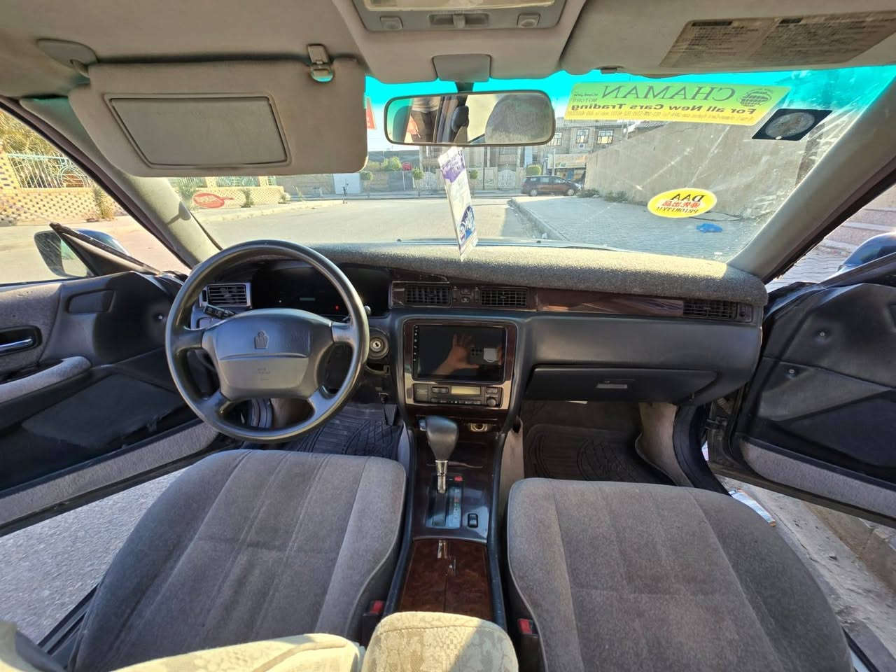 السلام عليكم 
راس الثور فلات موديل 95 رقم نجف دولي بسمي تحويل مباشر  لون اخضر زيتوني مكفوله من الكص ونقل الجثه والرسميات محرك 3000 تبريد ثلج شاشه حداديه كلها جديده تخم تاير جديد مصبوغه عام للجماليه 
سعر 95 بيها مجال قليل  مكاني السماوه 
للتواصل ***********
