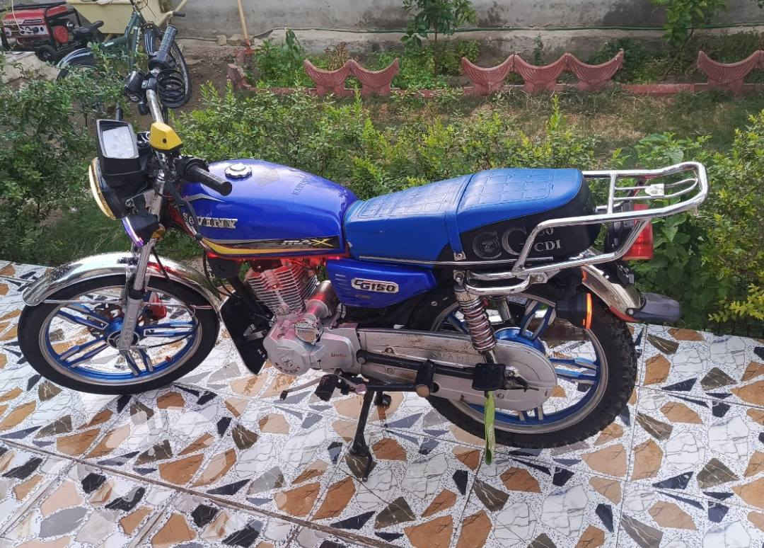 دراجه سيفان للبيع موديل 2023
اوراق كامله محرك مامفتوح لاتبخير ولاتنقيص دراجه كامله ونظيفه سعرها 650وبيها مجال مكاني التاجيه شارع النائبه زينب  للتواصل خاص ورقمي *********** وبيك خير وتدلل
