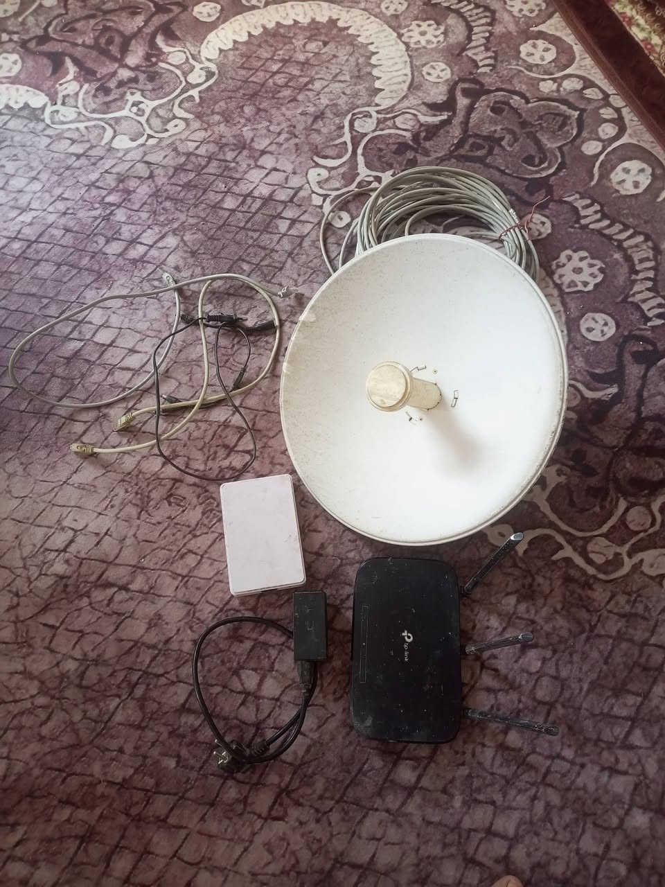 السلام عليكم 

للبيع راوتر كامل مكمل بس شده 

السعر 85الف وبيه مجال.      مكان المسيب 

          *********** اتصل خاص ما موجود
