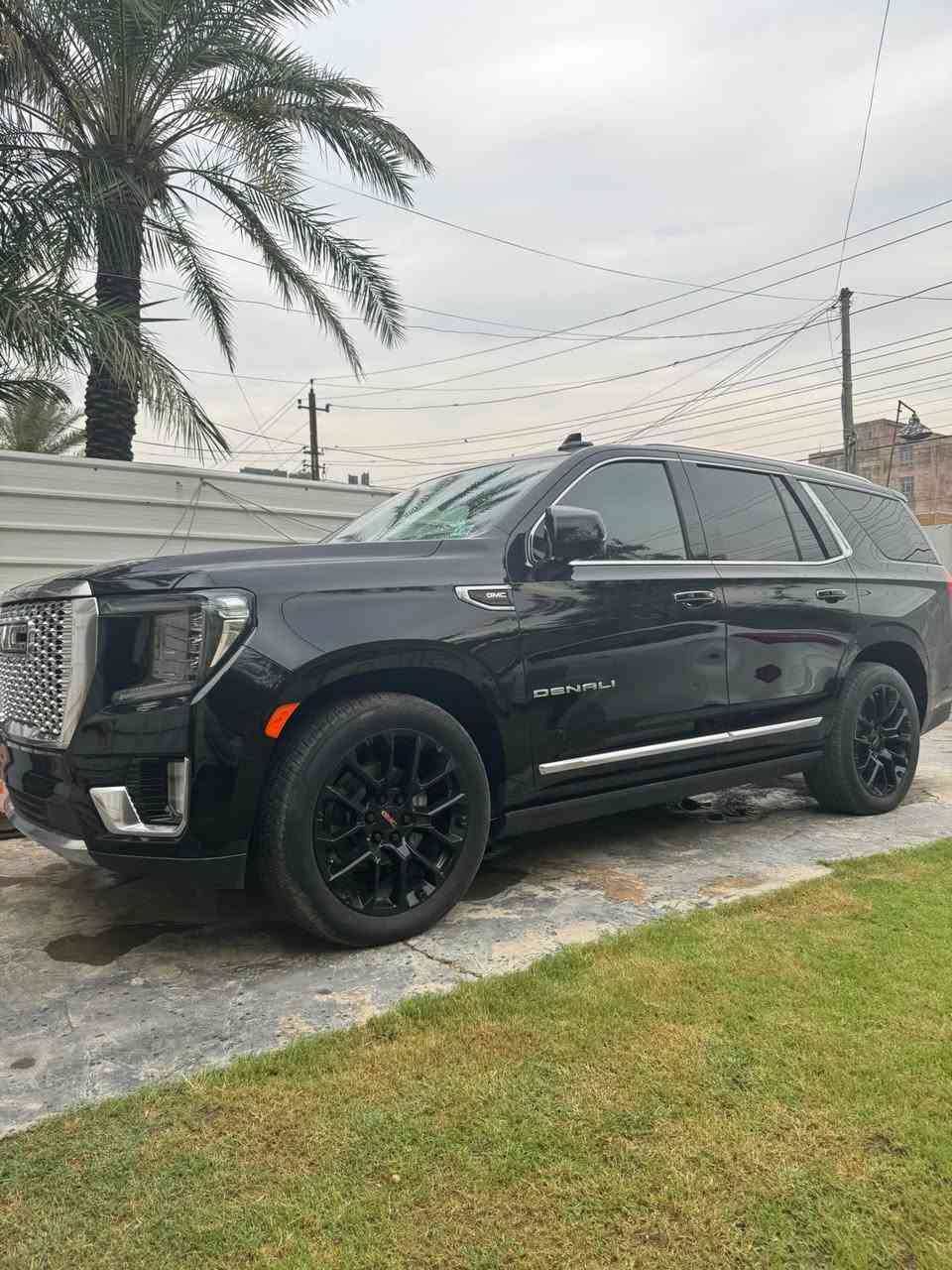 السلام عليكم
جمسي يوكن دنالي موديل ٢٠٢٣ وارد امريكي 

حادثها فقط بنيد ماشية ٢١ الف بدون ايرباك وبدون دواخل

٦ حساسات مو ٤ 

السياره فول 

مغلفة PPF 

فحص مؤقت

السياره جديده بمعى الكلمة ومتعوب عليها 

***********
