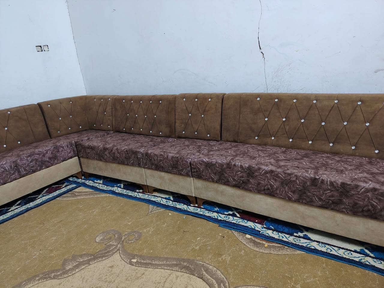 ديوان 10 مقاعد تزكام نضيف مابي اي ضرر اسفنج ضغط سعره 250وبي مجال مكاني كربلاء حي العامل يوجد توصيل بكروه ***********يوجد واتساب
