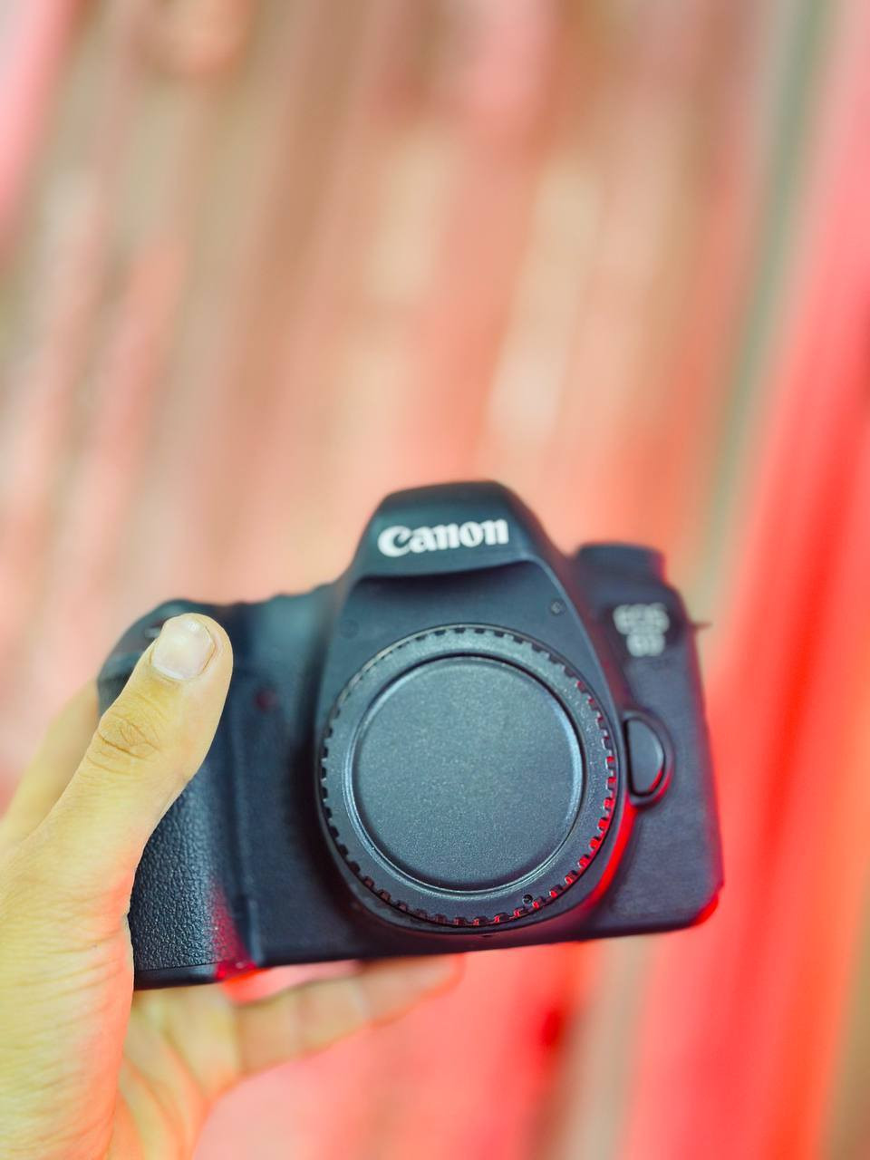 كانون 6d mark 1
الكاميرا نضاف 100%
بعده جديده لوك 
شتره 10k  بس 
دقته 20.2 فديو full HD 60fbc 
 وسعره 550
واتساب ***********
@إشارة
