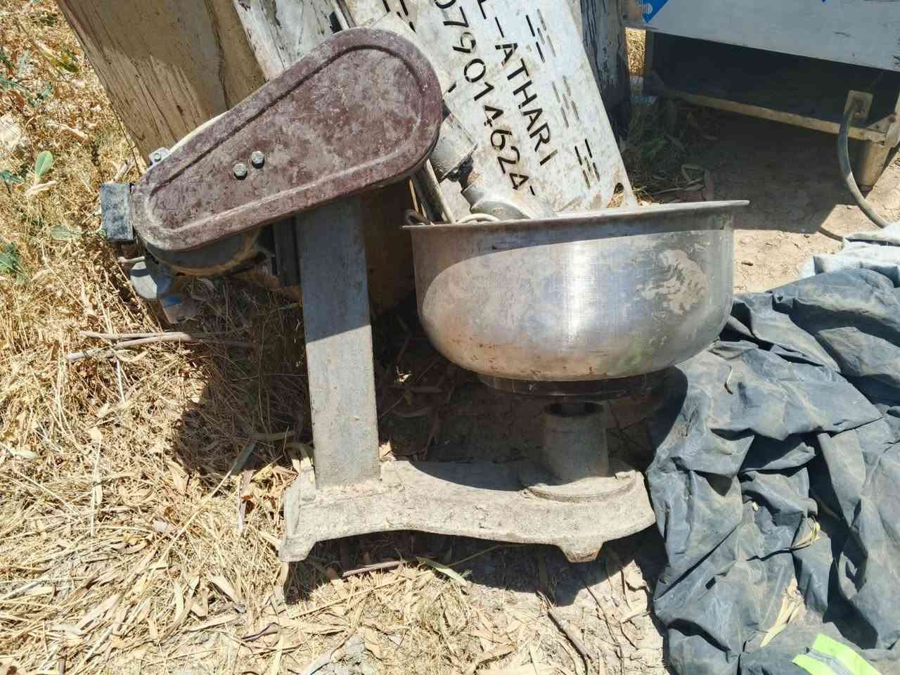 اعاده النشر بسبب الوعود الكاذبه
فرن وعجانه ب ٦٠٠
جدر كنتاكي ٢٥٠ 
حمايه ١٧٥ 
شوايه كص ١٥٠
خلاط حمص عطلان ب ١٠٠
عارضه مجمده ٢٥٠
ميز سلستيل متر ونص ب ١٢٥
ميز متر ونص مفصخ ٧٥
ميز سلستيل متر ١٠٠
بوجه مترين ١٠٠
طباخ فلافل وطاوه ١٠٠
ميز 
مكاني المحمودية 
***********
